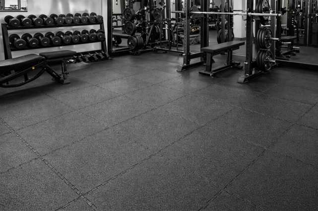 packing-mart-piso-para-gimnasio-instalado-en-area-de-entrenamiento-08