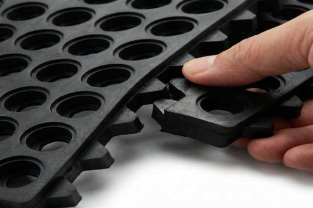 packing-mart-textura-tapete-antifatiga-modular-hule-drenante-detalle-08