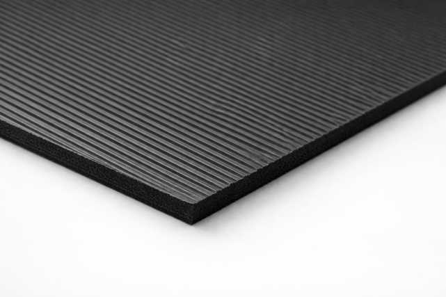 packing-mart-rollo-dielectrico-pte-negro-textura-estriada-y-espesor-04