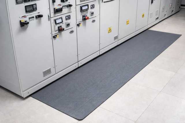packing-mart-tapete-dielectrico-estriado-frente-tablero-electrico
